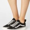 Vans SENTRY OLD SKOOL - Sneaker Low - Black/marshmallow