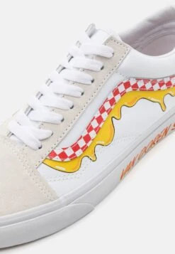 Vans OLD SKOOL UNISEX - Sneaker Low - True White 11 Vans OLD SKOOL UNISEX - Sneaker Low - True White -Vans 35c1508c4e894d4d81e4f5c799f16521