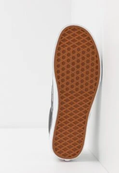 Vans UA CLASSIC SLIP-ON UNISEX - Slipper - Pewter/true White 10 Vans UA CLASSIC SLIP-ON UNISEX - Slipper - Pewter/true White -Vans 479f3cc4bac74aca8a46f4c8afbc07cd