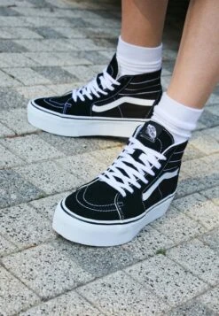 Vans SK8-HI STACKFORM - Sneaker High - Black/true White -Vans 555709cbe9b74111b9d4171d52962cd2