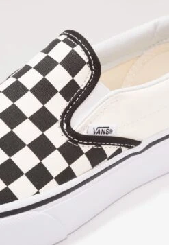Vans UA CLASSIC SLIP-ON PLATFORM - Slipper - Black/white 10 Vans UA CLASSIC SLIP-ON PLATFORM - Slipper - Black/white -Vans 5baf7f7b02c14af0b988454dd0695cb1