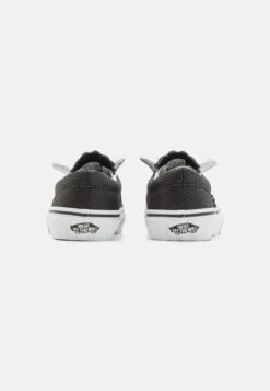 Vans TRICERATOPS SLIP ON UNISEX - Slipper - Black/true White 8 Vans TRICERATOPS SLIP ON UNISEX - Slipper - Black/true White -Vans 8fdc57f758df4b84933c52de0fcfe0e9