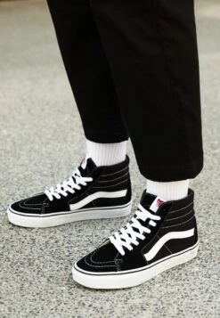 Vans UA SK8-HI - Sneaker High - Black 11 Vans UA SK8-HI - Sneaker High - Black -Vans b3ebd3a681144bf59efabe59a6556b59