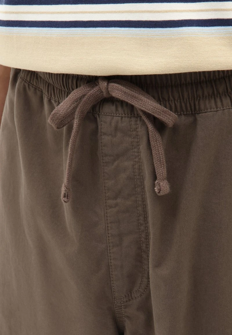 Vans RANGE BAGGY TAPERED ELASTIC WAIST PANT - Stoffhose - Black 2 Vans RANGE BAGGY TAPERED ELASTIC WAIST PANT - Stoffhose - Black – Bild 2