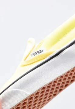 Vans UA CLASSIC SLIP-ON - Slipper - Lemon Tonic/true White -Vans ba38d43244b047cca71a9ea52daf507b