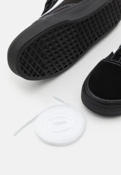 Vans OLD SKOOL UNISEX - Sneaker Low - Black/true White -Vans e0e91fbf4cbc47139b5e6e93384911b1